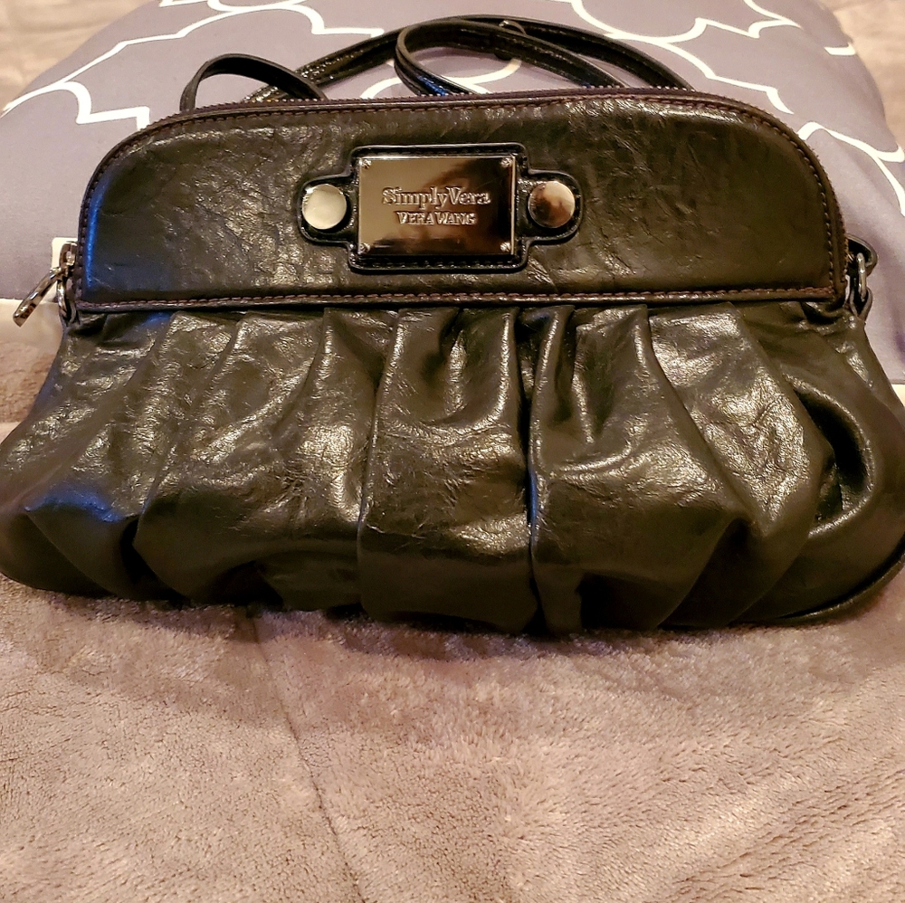 Vera Wang CrossBody Purse.  Black Zipper Closure.